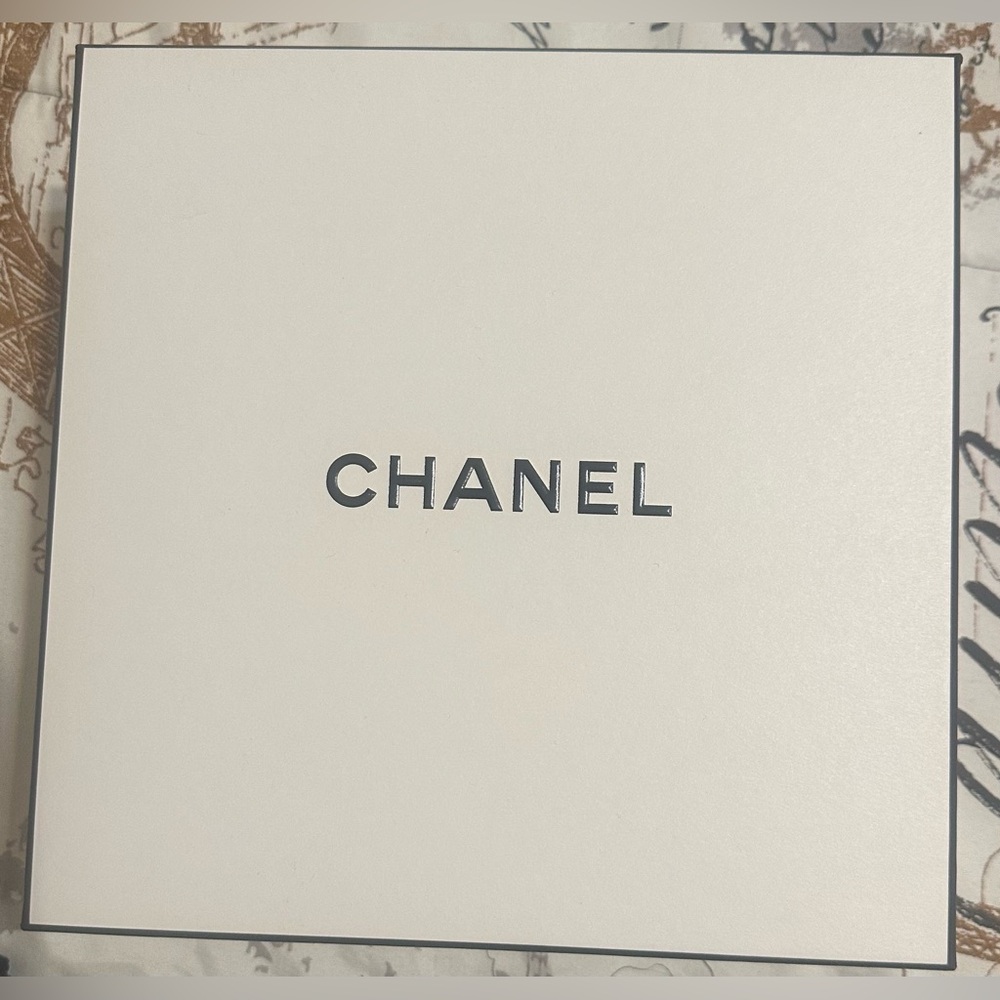 CHANEL Box